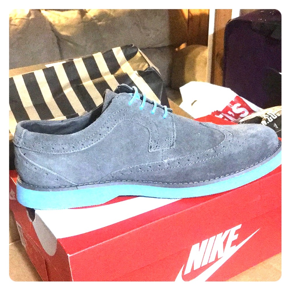 Wingtip shoes